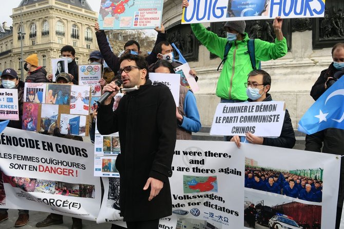 Fransa’da Uygur Türklerine Destek Protestosu