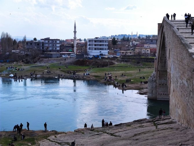 Malabadi Köprüsüne Ziyaretçi Akını