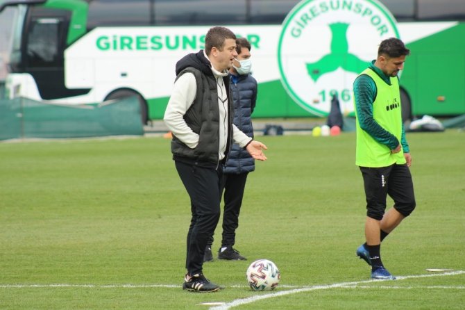 Hakan Keleş: “Samsunspor Deplasmanında Puan Kayıplarını Telafi Edeceğiz”
