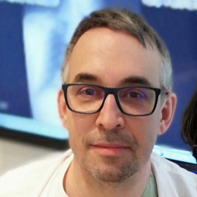 Koronadan Ölen Doktor, Babası İçin Ayrılan Mezara Defnedildi