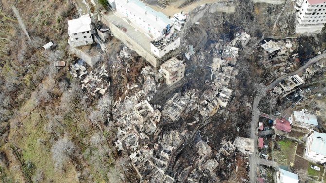 Artvin’de 60 Hanenin Yandığı Köy Havadan Görüntülendi