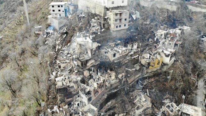 Artvin’de 60 Hanenin Yandığı Köy Havadan Görüntülendi
