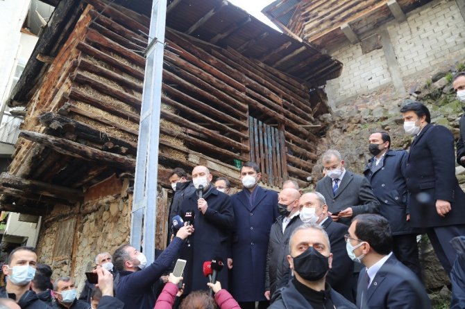 24 Yılda 3 Kez Yanan Köyde Yeni Yangınlar Yaşanmaması İçin Artık Evler Ve Samanlıklar Birbirinden Ayrı Yerlerde Yapılacak