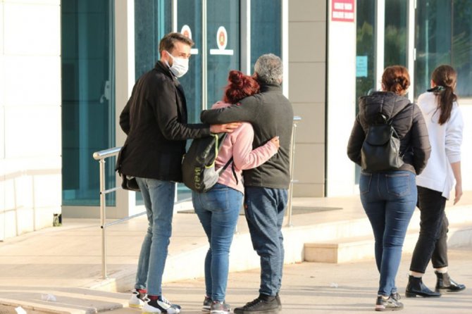 Kayıp Oğlunu Teşhis Etmek İçin Morg Önüne Gelen Annenin Zor Anları