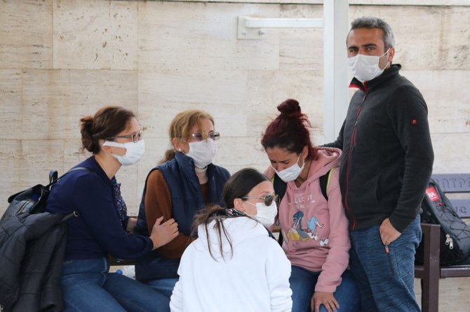 Kayıp Oğlunu Teşhis Etmek İçin Morg Önüne Gelen Annenin Zor Anları