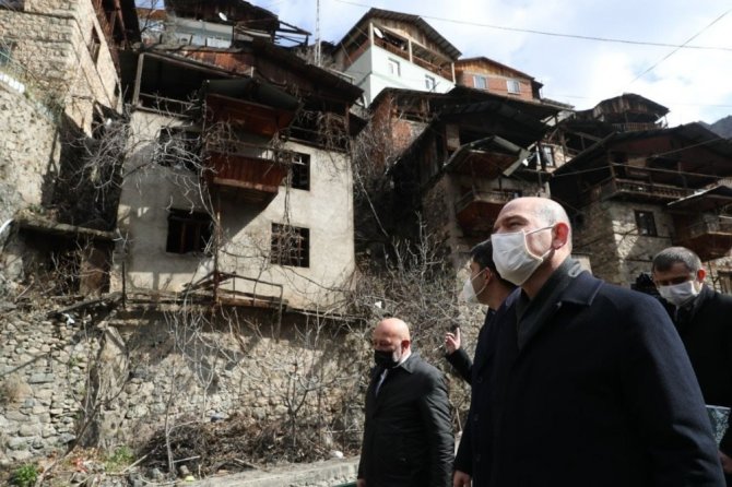 Bakanlar Soylu Ve Kurum Evleri Yanan Vatandaşlara Seslendi