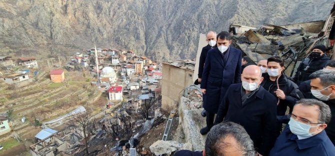 Bakanlar Soylu Ve Kurum Evleri Yanan Vatandaşlara Seslendi