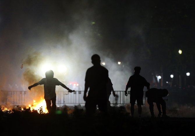 Tayland’da Monarşi Karşıtı Protestocular Polisle Çatıştı