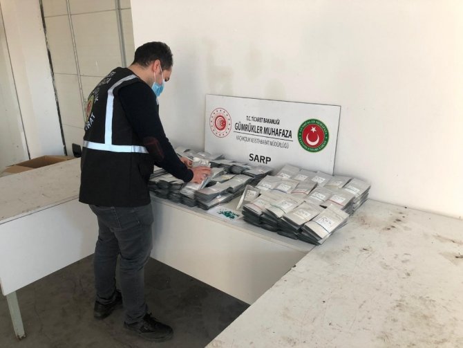 Sarp Sınır Kapısı’nda Bir Minibüste 771 Bin 500 Adet Hibrit Salatalık Tohumu Ele Geçirildi