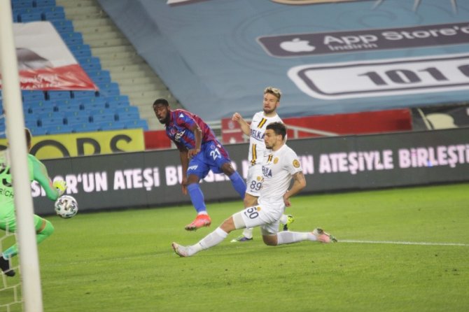Süper Lig: Trabzonspor: 3 - Mke Ankaragücü: 1 (İlk Yarı)