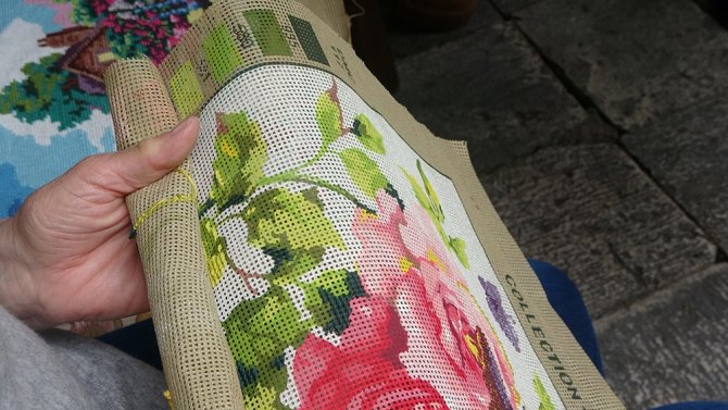 Annesinden Öğrendiği Goblen Sanatıyla Hayata Tutunuyor