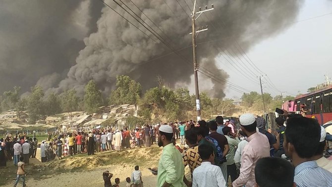 Bangladeş’te Arakanlı Müslümanların Kampında Yangın Çıktı