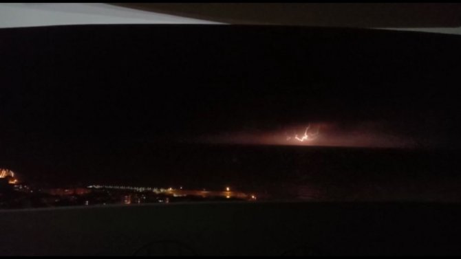 Giresun’da Şimşek Ve Yıldırımlar Gökyüzünü Aydınlattı