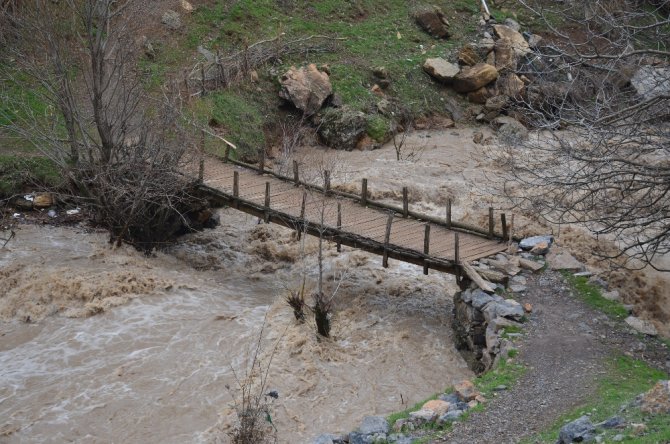 Şırnak’ı Sel Vurdu: Köy Yolları, Ahır Ve Tarlalar Sular Altında Kaldı