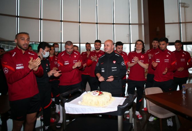 A Milli Futbol Takımı’nda Eren Şafak’ın Doğum Günü Kutlandı