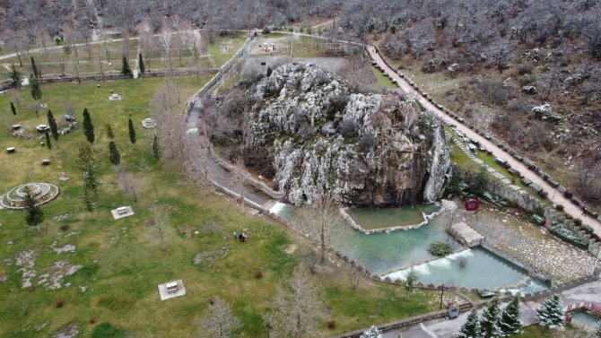 Toros Dağları’nda Yağışlar Sonrası Akan Sular Görsel Şölen Oluşturdu