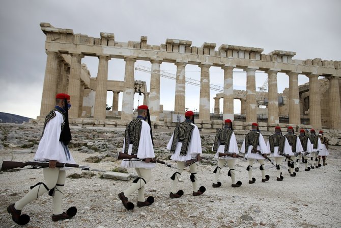 Yunanistan Bağımsızlık Gününü Askeri Geçit Töreniyle Kutladı