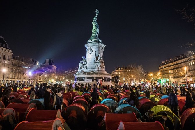 Yüzlerce Göçmen, Paris’in Ortasına Çadır Kurdu