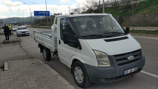 Hamile Olan 3 Aylık Eşi Seyir Halindeki Araçtan Düşen Kocanın Feryatları Yürekleri Dağladı