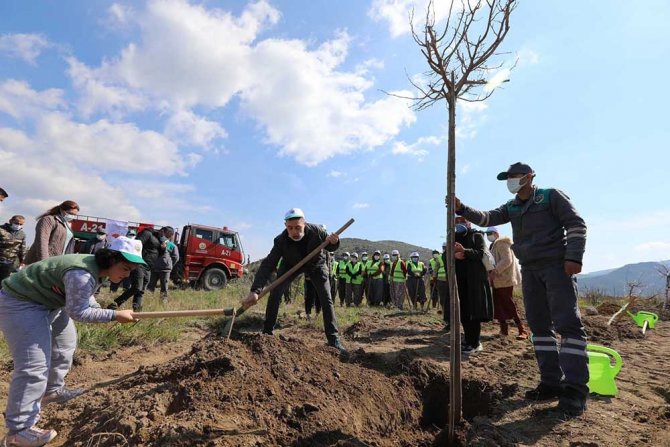 Bakan Pakdemirli, Dut Ormanı İsteyen Otizmli Çocukları Kırmadı