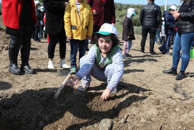 Bakan Pakdemirli, Dut Ormanı İsteyen Otizmli Çocukları Kırmadı