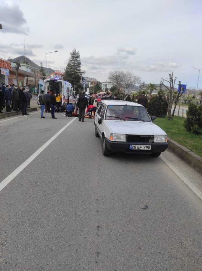 Yaya Geçidinde Anne Ve Oğluna Otomobil Çarptı