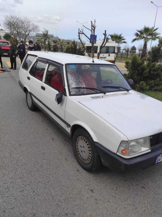 Yaya Geçidinde Anne Ve Oğluna Otomobil Çarptı