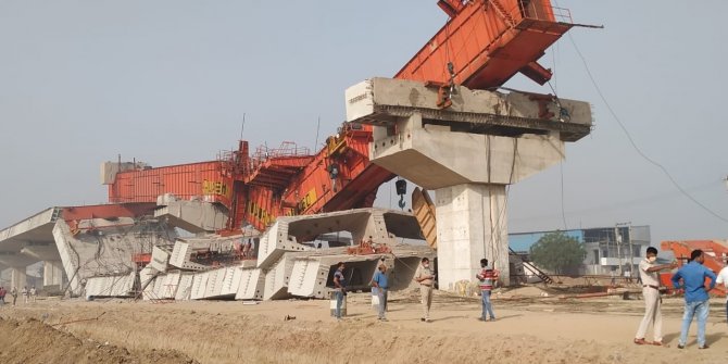 Hindistan’da İnşaat Halindeki Üst Geçit Çöktü: 3 Yaralı