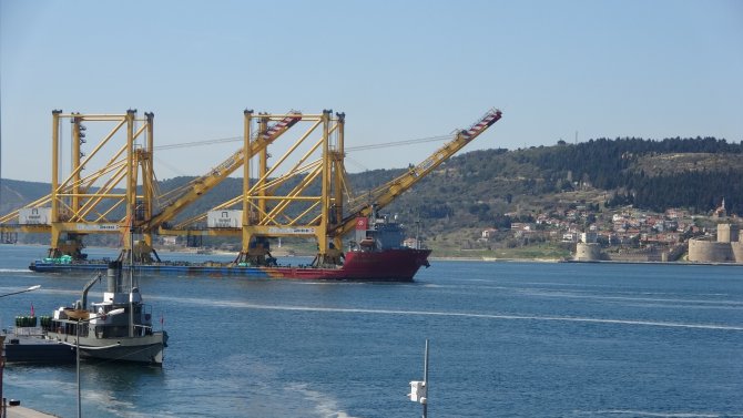 Liman Vinci Taşıyan Gemi Çanakkale Boğazı’ndan Geçti