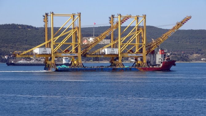Liman Vinci Taşıyan Gemi Çanakkale Boğazı’ndan Geçti