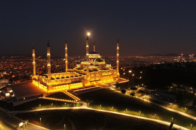 İstanbul’da ‘Süper Solucan Ay’ Manzarası