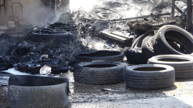 Trabzon’da Lastikçi Dükkanında Yangın