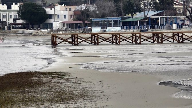 Çanakkale’de Deniz 30 Metre Çekildi