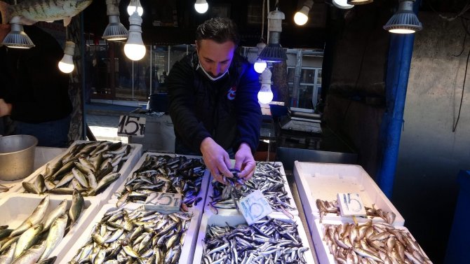 Sezonun Son Hamsileri Tezgahlarda