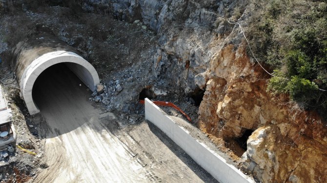 Tünel İnşaatında Binlerce Yıllık Mağara Ortaya Çıktı