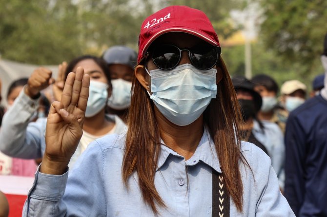 Myanmar’da Cuntanın Göstericilere Kanlı Müdahalesi Sürüyor