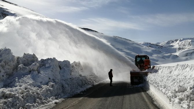 Van-bahçesaray Yolu Ulaşıma Açıldı