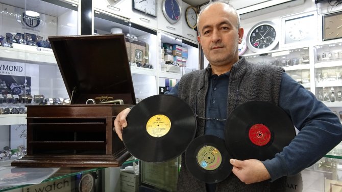 Yaklaşık 25 Yılını Verdiği Koleksiyonuna Paha Biçemiyor