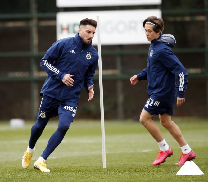 Fenerbahçe 3 Eksikle Çalıştı