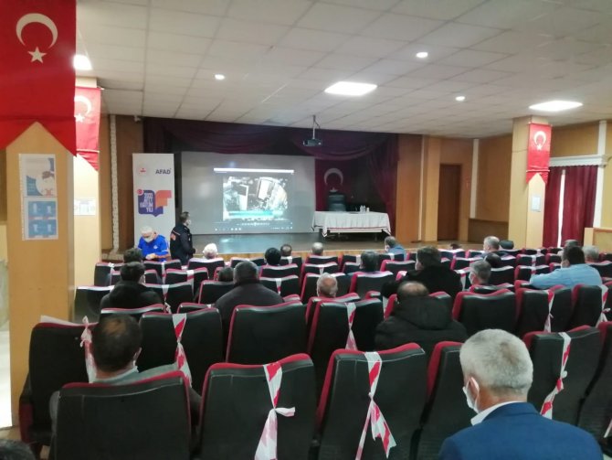 Giresun’da Mahalle Ve Köy Muhtarlarında Afet Semineri Veriliyor