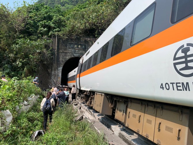 Tayvan’daki Tren Kazasında Can Kaybı 51’e Yükseldi