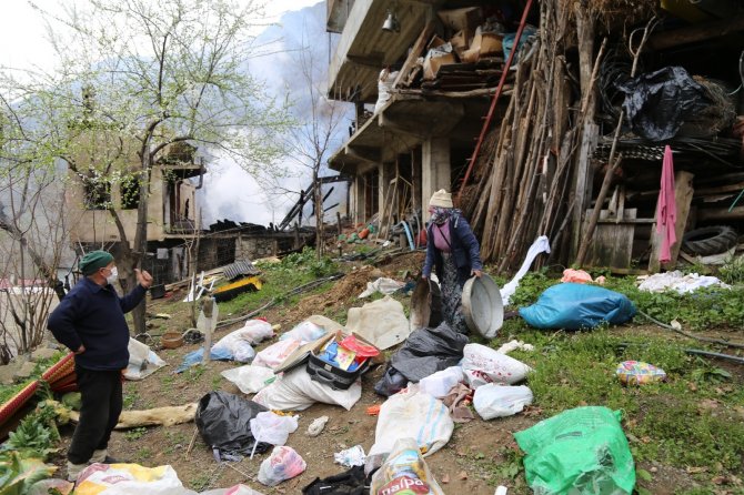 Evi Yanan Vatandaşlar Gün Ağarınca Karşılaştığı Manzara Sonrası Fenalık Geçirdi