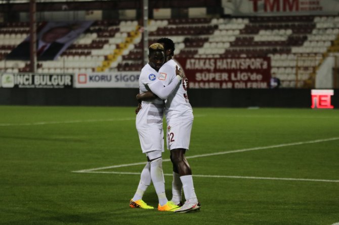 Süper Lig: Hatayspor: 2 - Galatasaray: 0 (İlk Yarı)