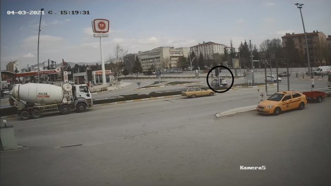 Ecel Yaya Geçidinde Yakaladı, Kaza Anı Saniye Saniye Kameraya Yansıdı