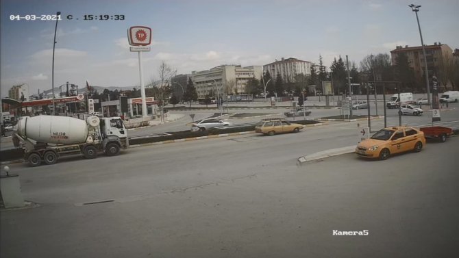 Ecel Yaya Geçidinde Yakaladı, Kaza Anı Saniye Saniye Kameraya Yansıdı