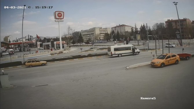 Ecel Yaya Geçidinde Yakaladı, Kaza Anı Saniye Saniye Kameraya Yansıdı