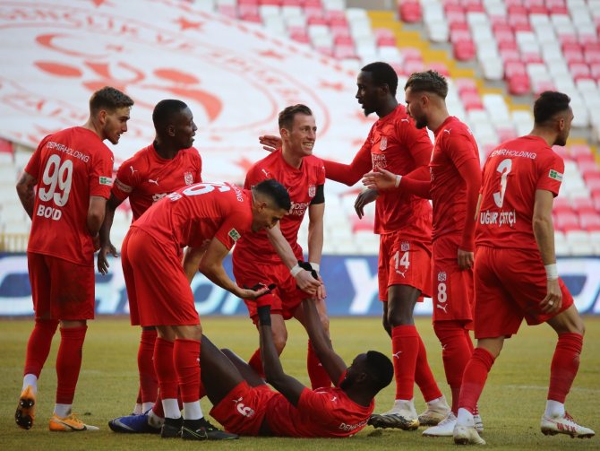Sivasspor, Evinde Sadece 4 Kez Kazanabildi!