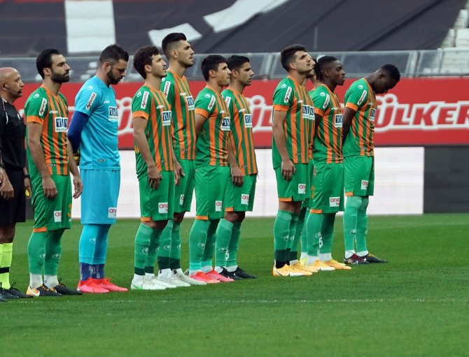 Süper Lig: Beşiktaş: 1 - Aytemiz Alanyaspor: 0 (Maç Devam Ediyor)