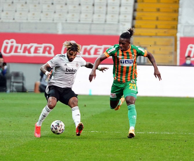 Süper Lig: Beşiktaş: 1 - Aytemiz Alanyaspor: 0 (İlk Yarı)