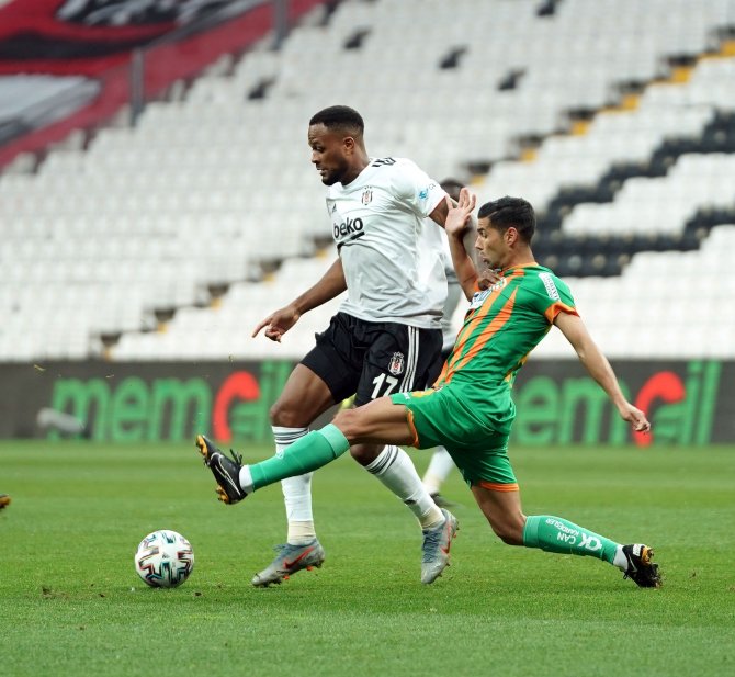 Süper Lig: Beşiktaş: 1 - Aytemiz Alanyaspor: 0 (İlk Yarı)